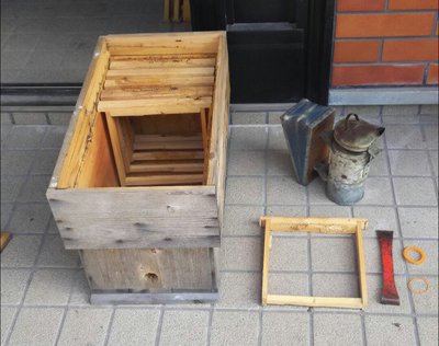 日本みつばちの捕獲用まち箱(入居歴トラップ)) 日本みつばちの捕獲用まち箱(入居歴トラップ))